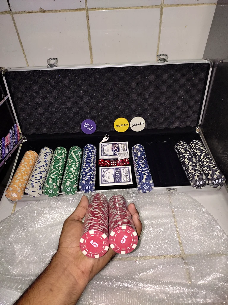 Premium poker chips with silver box63244206397185112