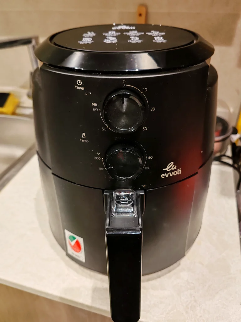 Evoli 4-liter air fryer with 8 preset programs, 1500W  
Evoli Air Fryer 4 Liter 8 Programs, 1500W63167588665731111