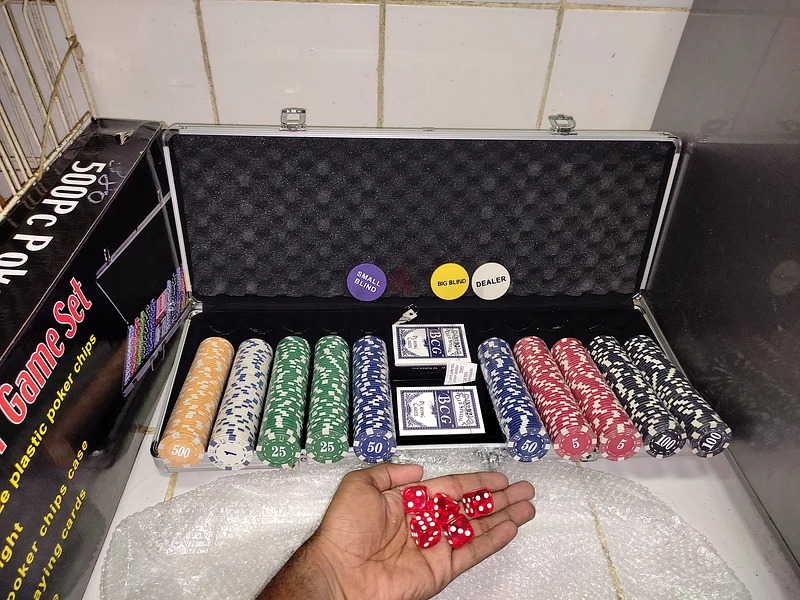 Premium poker chips with silver box63244206397185111