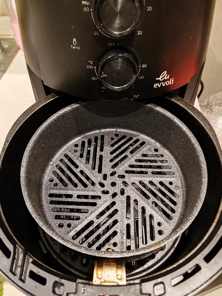 Evoli 4-liter air fryer with 8 preset programs, 1500W  
Evoli Air Fryer 4 Liter 8 Programs, 1500W63167588665731112