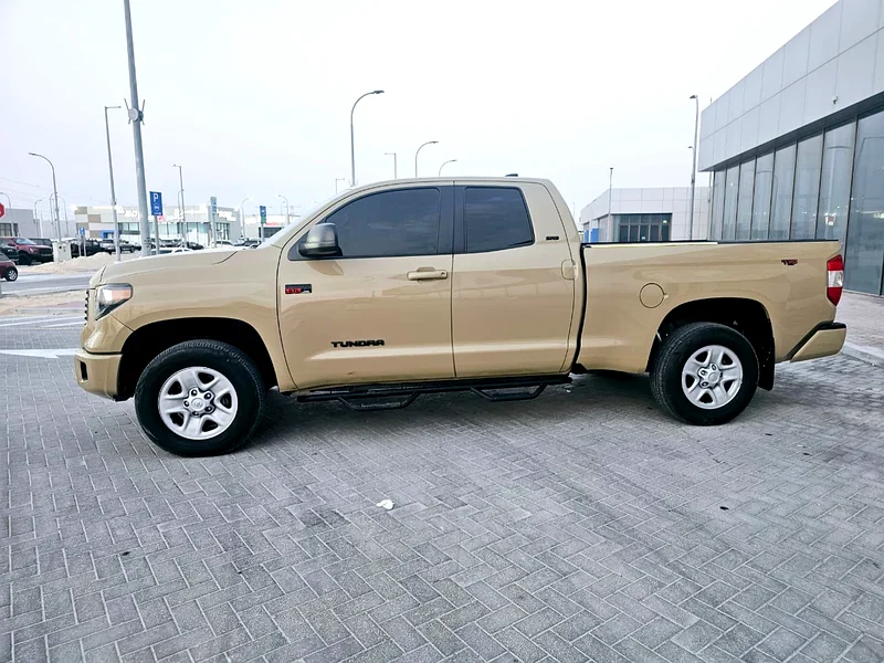 Toyota Tundra pickup model 202063166155921793114