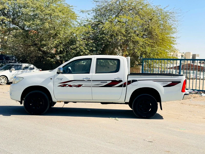 Toyota Hilux // Diesel Engine // 4Wd Drive // Gcc space63165222806147112
