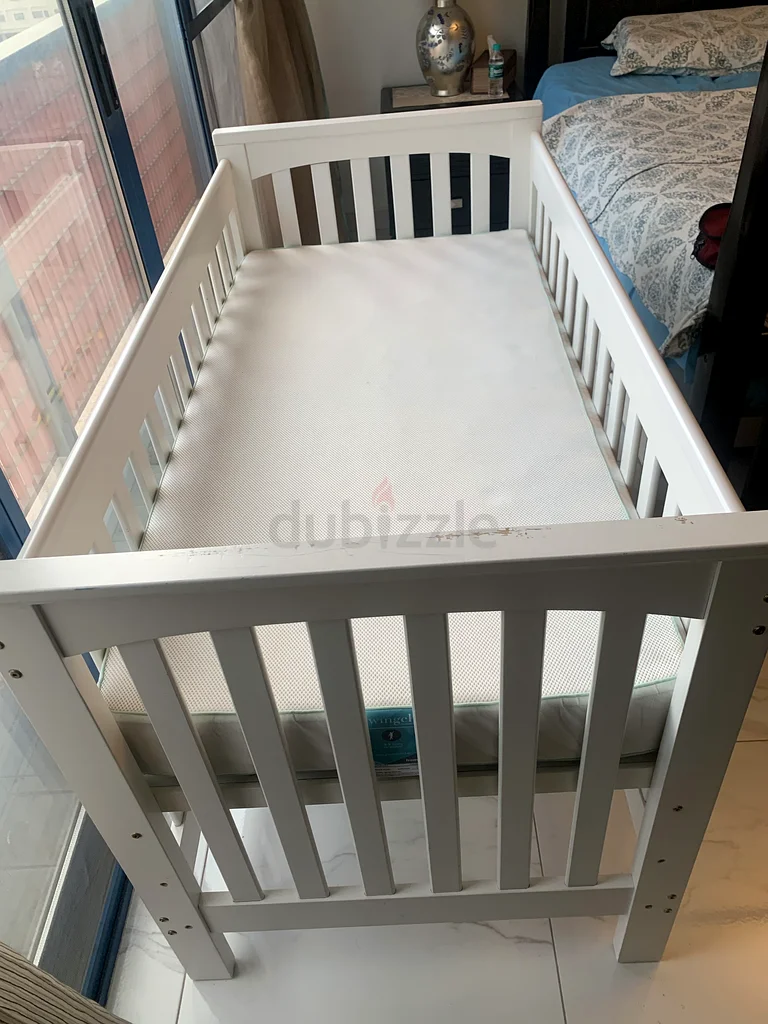 Home center baby cot with tray and free mattress63206391846657112