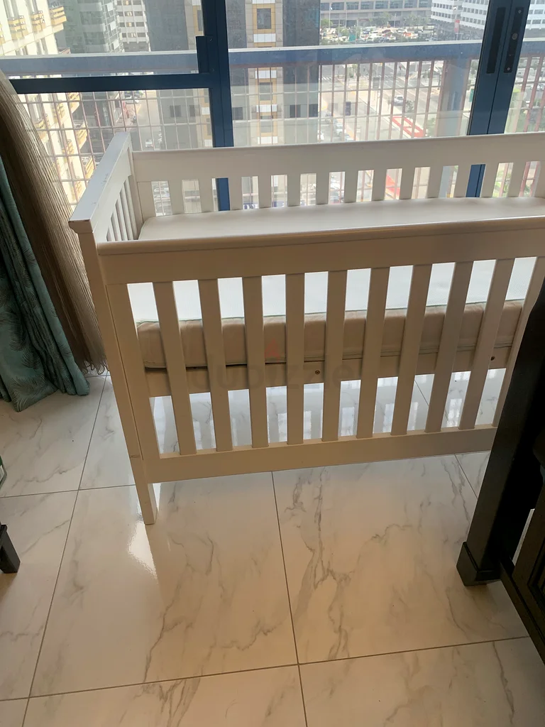 Home center baby cot with tray and free mattress63206391846657113