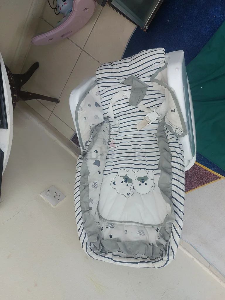 معطف أطفال معروض للبيع63204865373443111