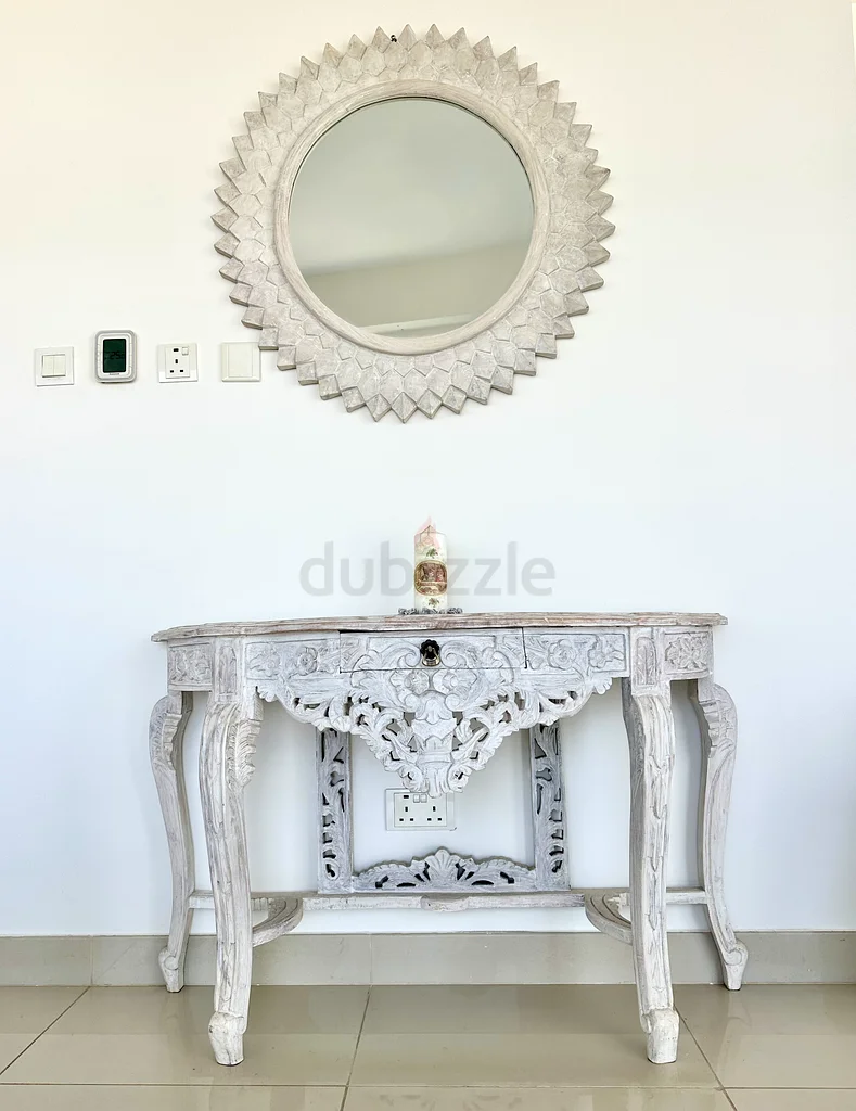 طاولة قديمة أنيقة ومرآة، مصنوعة يدويًا من خشب صلب63178907907714111