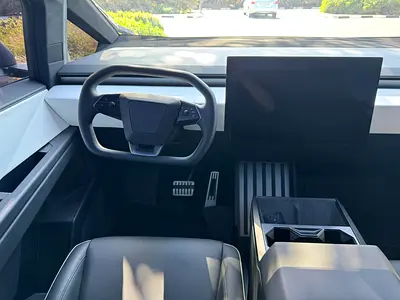 صورة 8 لـ 2024 Tesla CYBERTRUCK