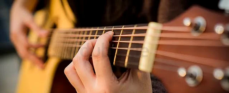 تتوفر دروس غيتار63218820034946111