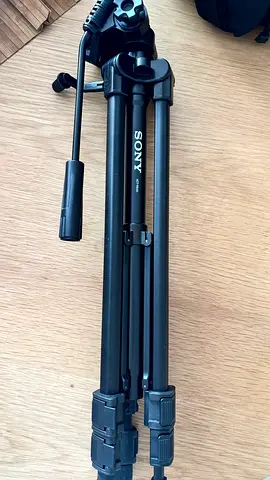Sony VCT-R640 Lightweight Video Tripod
