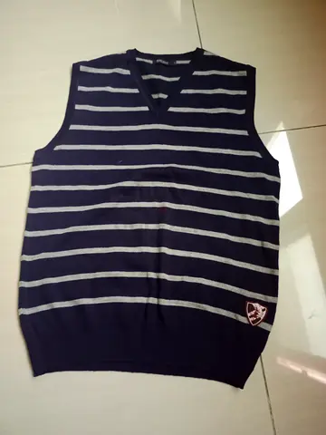 sando sweater for mens  grand Allen Solly and Bossini.. size L and Xl. .