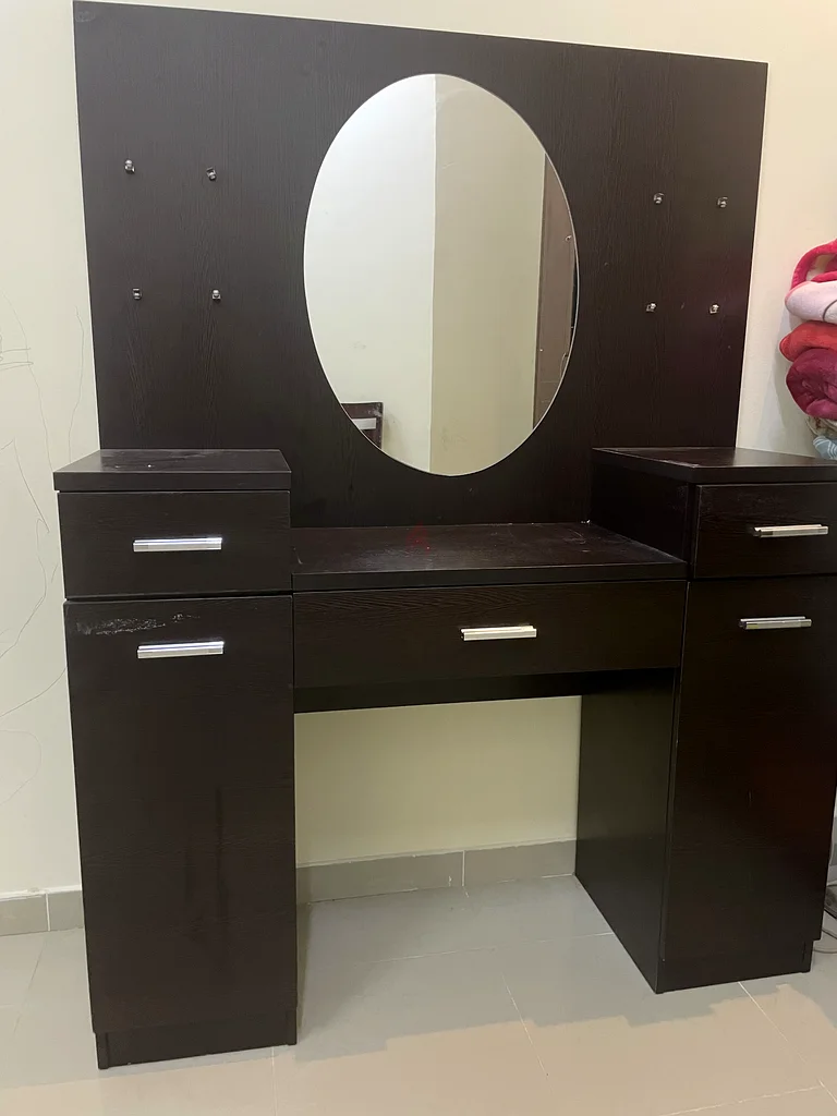 طاولة تجميل63178907922819112