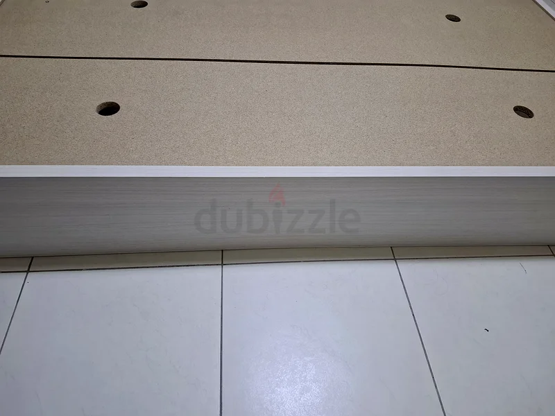 سرير، وسريران جانبيان مع ستة أدراج، أكثر بهجة63192608286977111