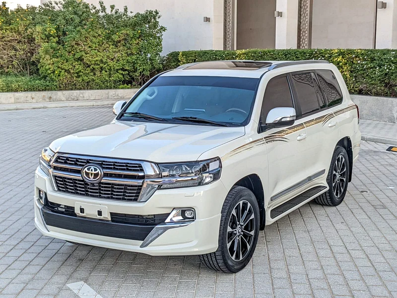 2018 DIESEL TOYOTA LAND CRUISER V8 FULL OPTION IN EXCELLENT CONDITION63159715342338111
