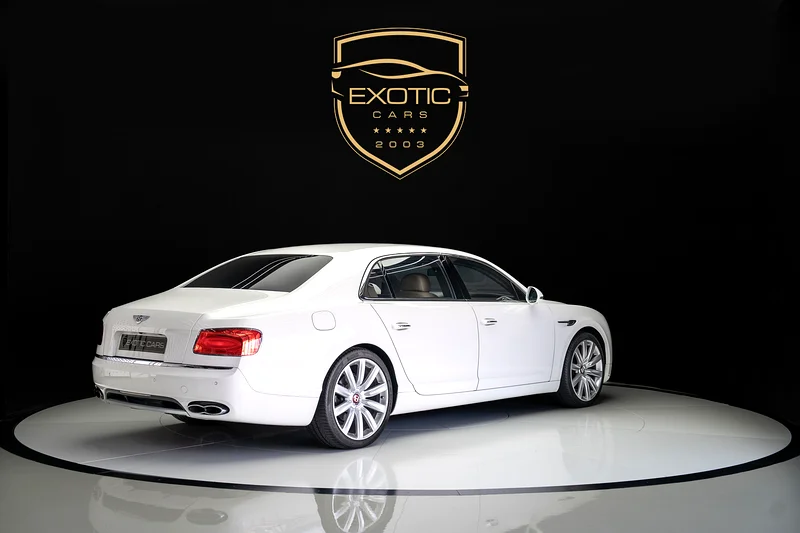 FLYING SPUR V8 | طاولة خلفية | سقف بانورامي | عدد أميال قليل | متاح الضمان63175262636291114
