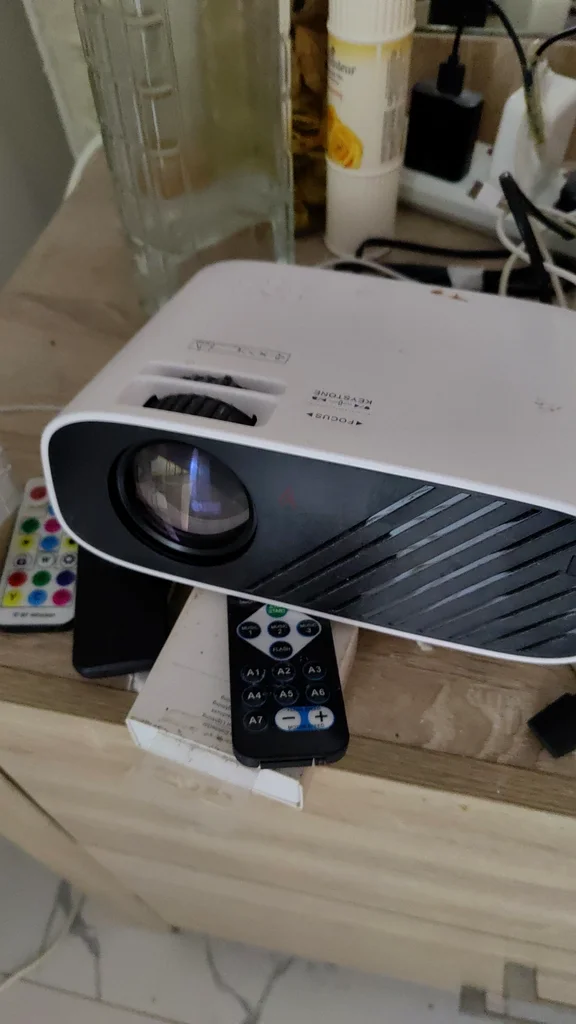 Projector63164786595970111