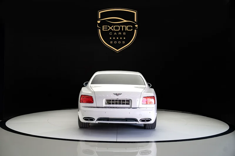 FLYING SPUR V8 | طاولة خلفية | سقف بانورامي | عدد أميال قليل | متاح الضمان63175262636291111