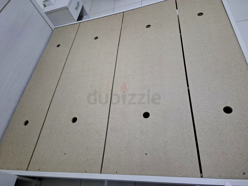 سرير، وسريران جانبيان مع ستة أدراج، أكثر بهجة63192608286977113