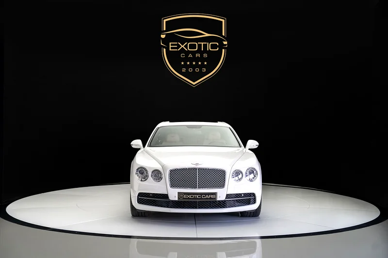FLYING SPUR V8 | طاولة خلفية | سقف بانورامي | عدد أميال قليل | متاح الضمان63175262636291113