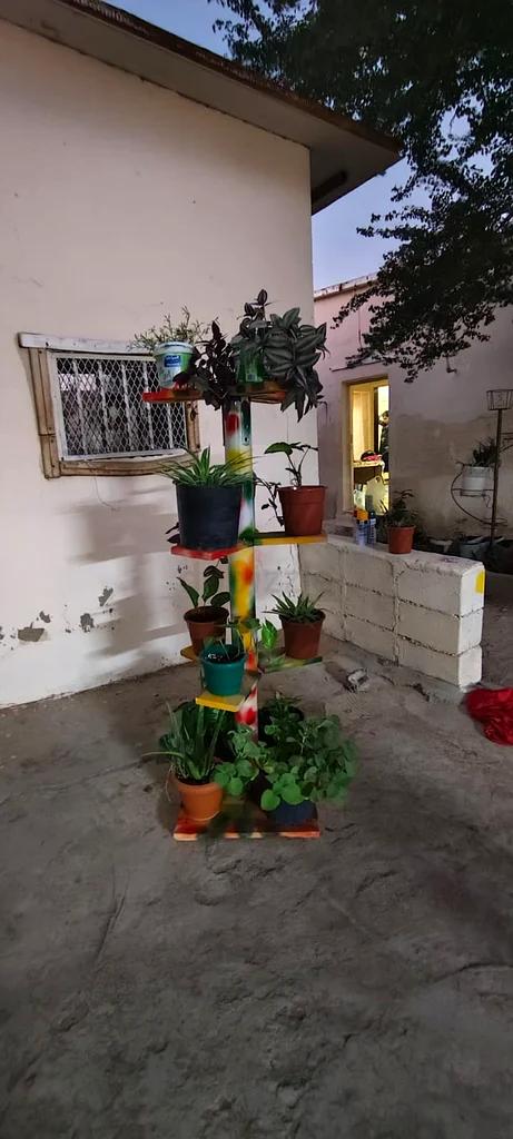 حامل نباتات داخلي63180837865729112