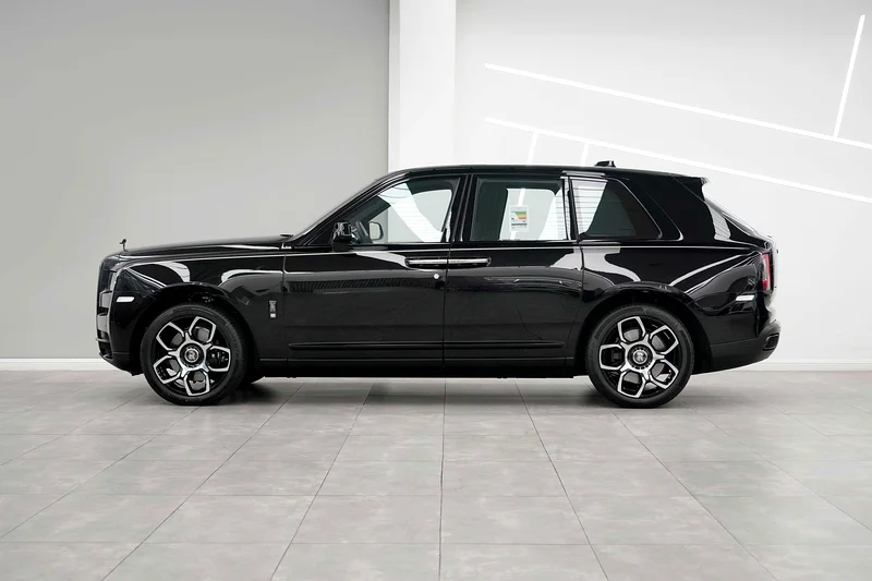 2024 ROLLS ROYCE CULLINAN BLACK BADGE / BESPOKE / CURTAIN / SANCTUARY SEATS / WARRANTY63173486411266111