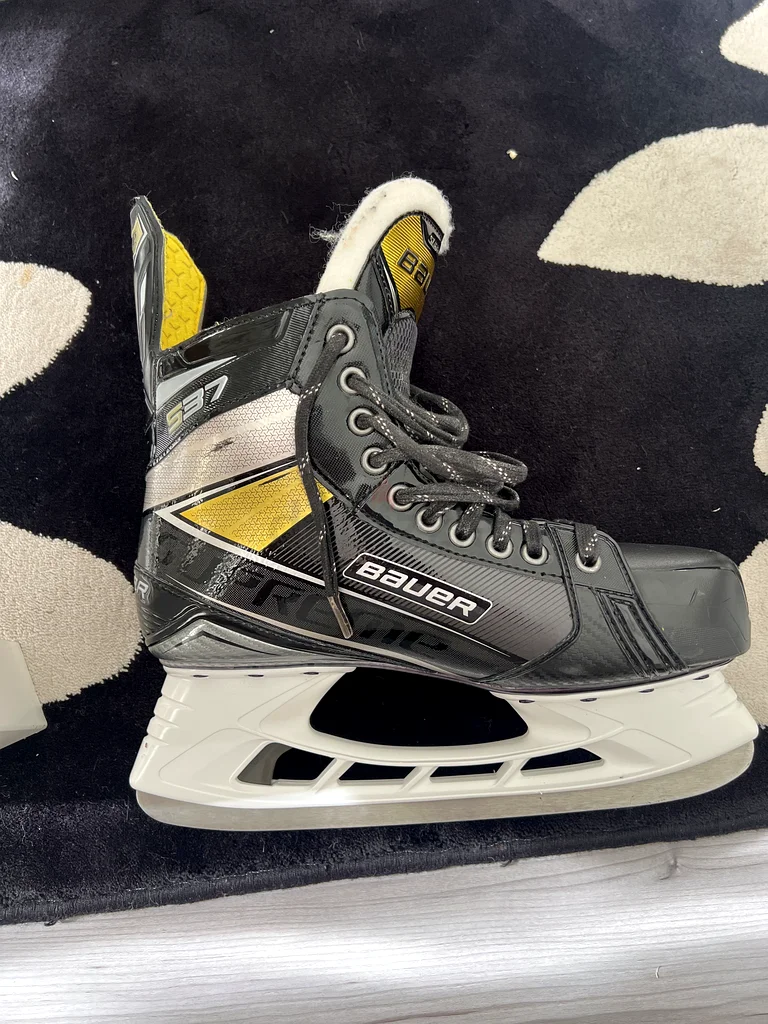 Ice skating shoes63171311360769111