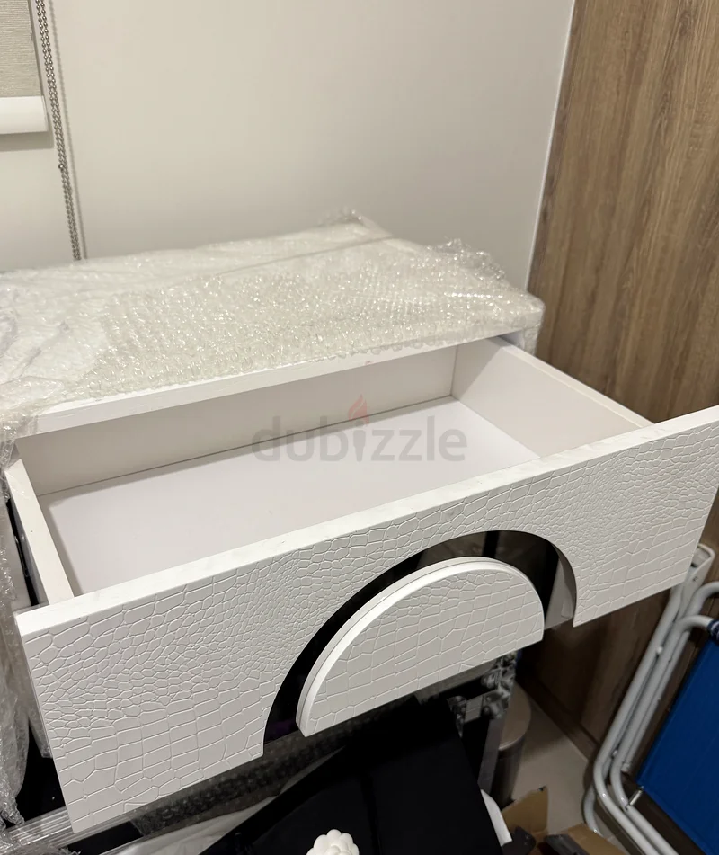 Night stand63179386573186111
