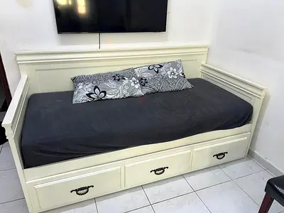 white day bed
