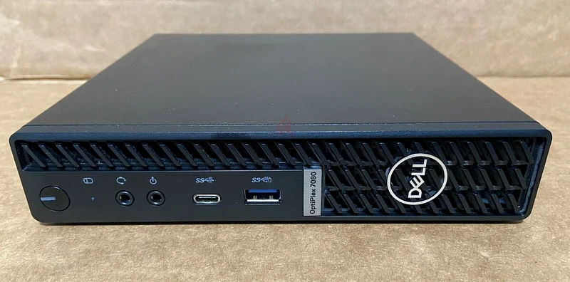 جهاز كمبيوتر صغير من ديل أوبتيبيكس 7080 من الجيل العاشر، بمعالج إنتل كور i5-10500T ذو 12 نواة، وذاكرة وصول عشوائي بسعة 16 جيجابايت، وقرص تخزين من نوع NVMe SSD بسعة 512 جيجابايت، مع واي فاي63266083961859113