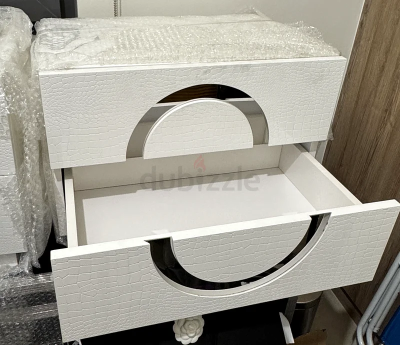 Night stand63179386573186113