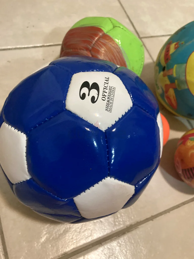 Playing balls63246748106881111
