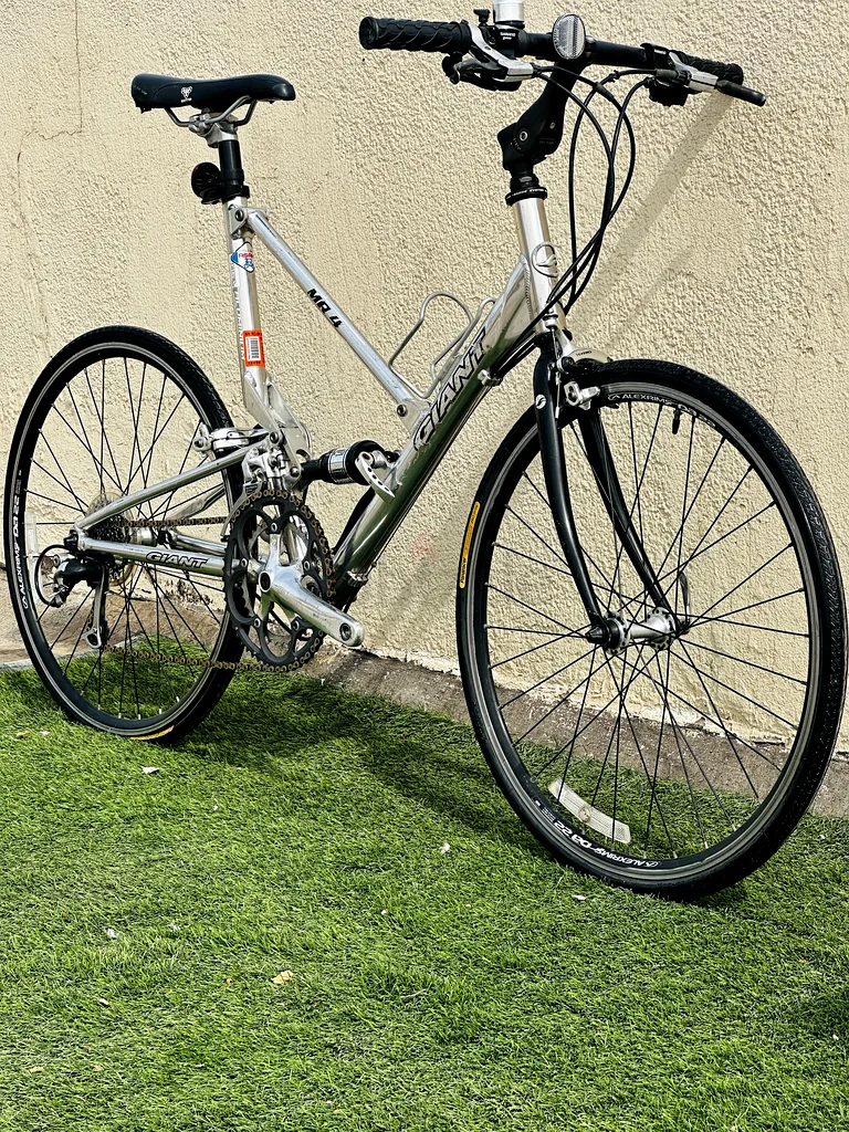 GIANT ジャイアント MR4F クロスバイク シルバー 折り畳み自転車 GIANT ジャイアント MR4F クロスバイク シルバー 折り畳み自転車