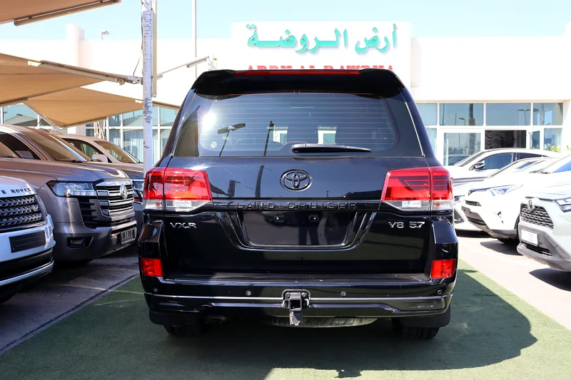 Toyota Land Cruiser VX.R 5.7L / 2018 / GCC / Original paint/ First Owner63159715377153113