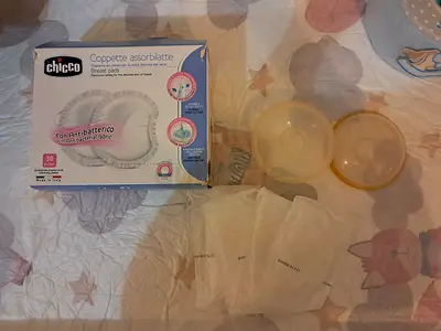 Breast milk silicon cups medela plus breastfeeding pads chicco