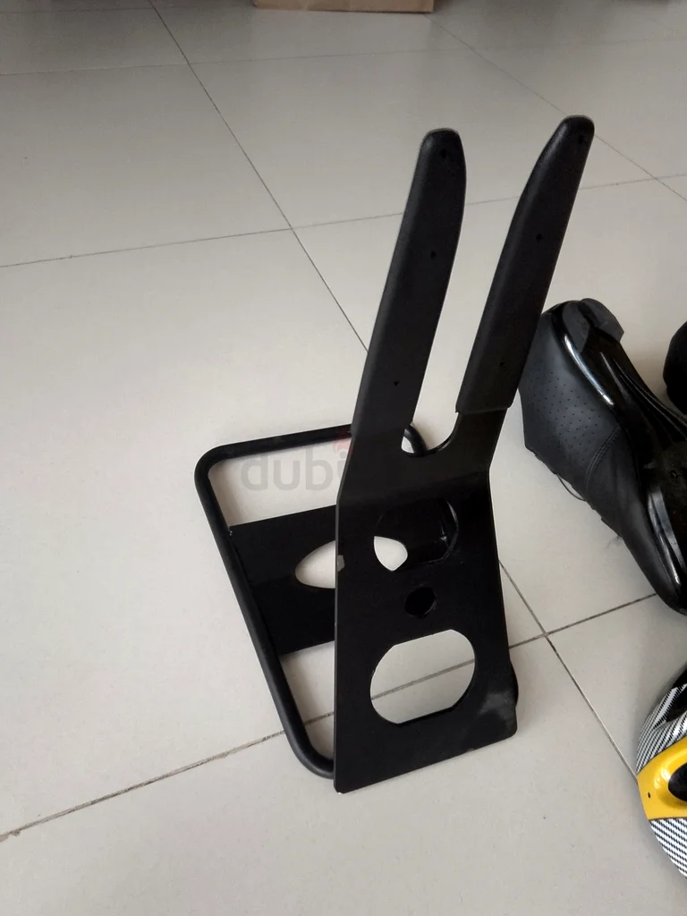 حذاء دراجة مقاس 44، واقف دراجة وخوذة63169469157890112