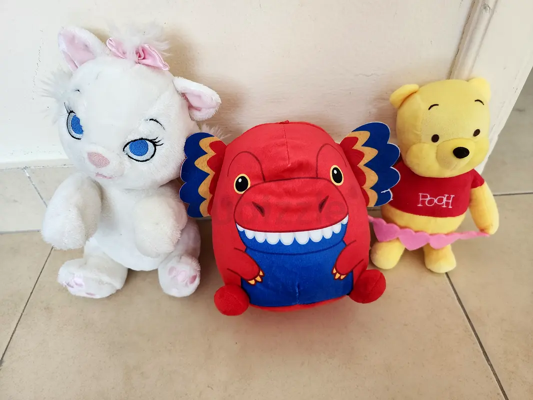 3x stuffed toys