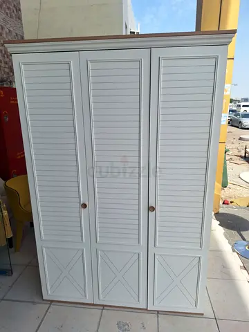 3 door wardrobe