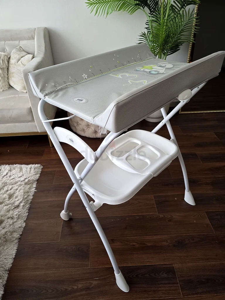 Baby changing station and bath tub631956237370901128