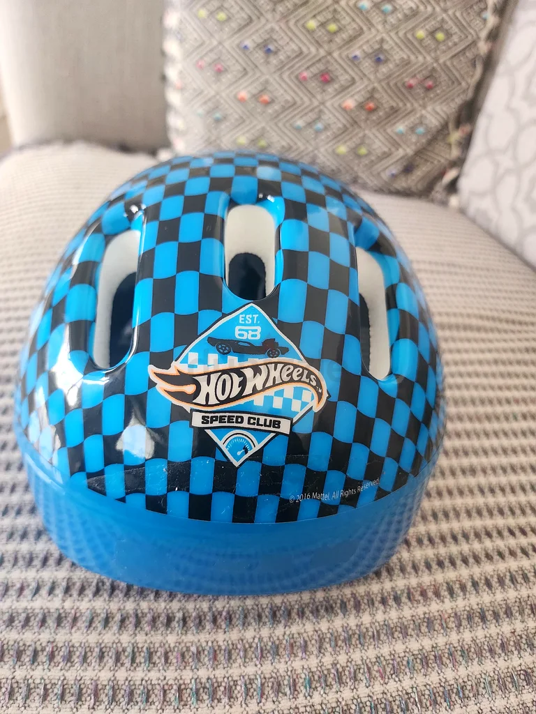 Brand new hot wheels bicycle helmet (52-54cm)62864711555201111