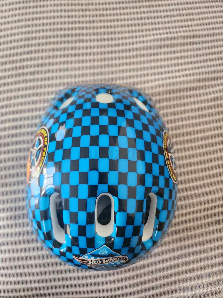 Brand new hot wheels bicycle helmet (52-54cm)62864711555201114