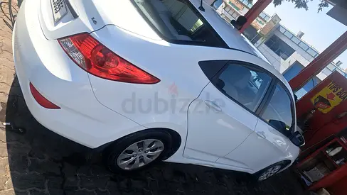 Used 4 door Hyundai Accent for sale in Sharjah | dubizzle