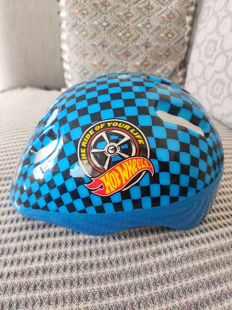 Brand new hot wheels bicycle helmet (52-54cm)62864711555201112