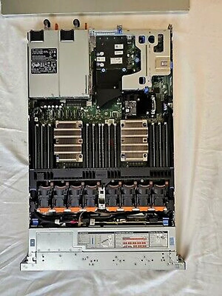 خادم ديل باور إيدج R640 بسعة 96 كور، ذاكرة رام 512 جيجابايت DDR4، معالجان إنتل زيون بلاتينوم (8160)، وسائط تخزين SSD سعة 5 تيرابايت SATA63265096281602113