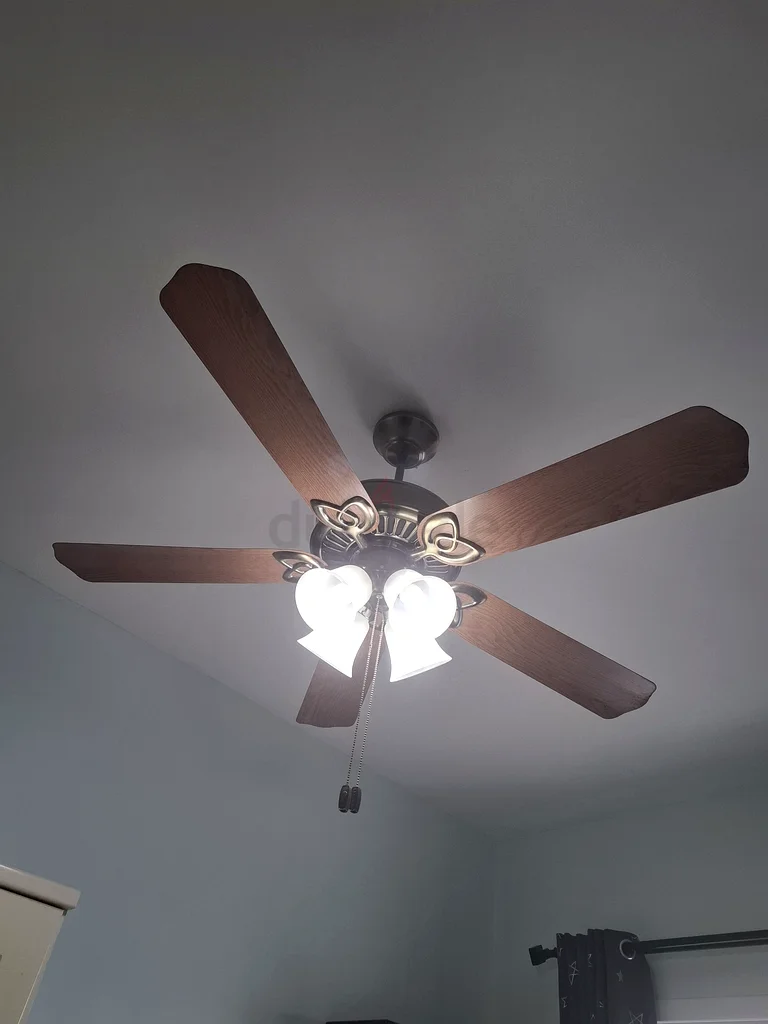 مروحة سقف أورينت مع إضاءة63191112251905111