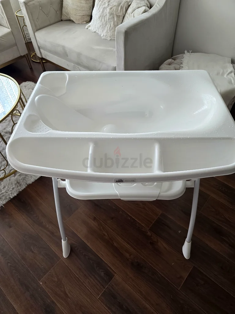 Baby changing station and bath tub63195623737090113