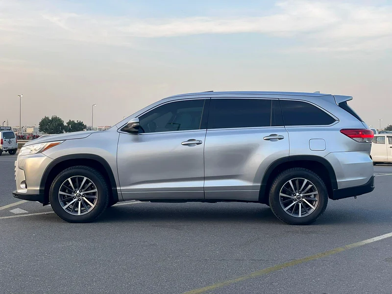 2017 Toyota Highlander XLE 3.5L V6 Full Option Sunroof 7 Leather Seats - Radar  BSM Auto Trunk -63165692924546113