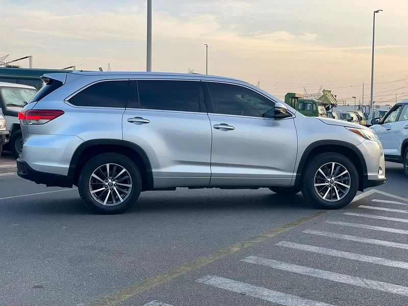 2017 Toyota Highlander XLE 3.5L V6 Full Option Sunroof 7 Leather Seats - Radar  BSM Auto Trunk -63165692924546114
