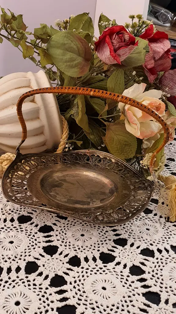 Sovereigns Silver Plated Bamboo Footed Handled Dish63215870851202114