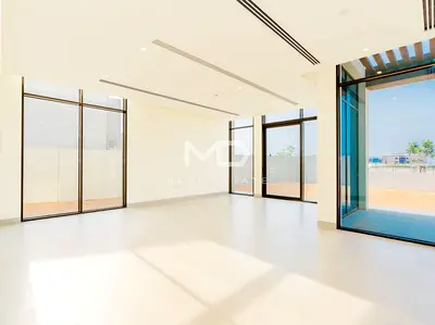 Move In Today | V4 Executive | Next To Retail Area