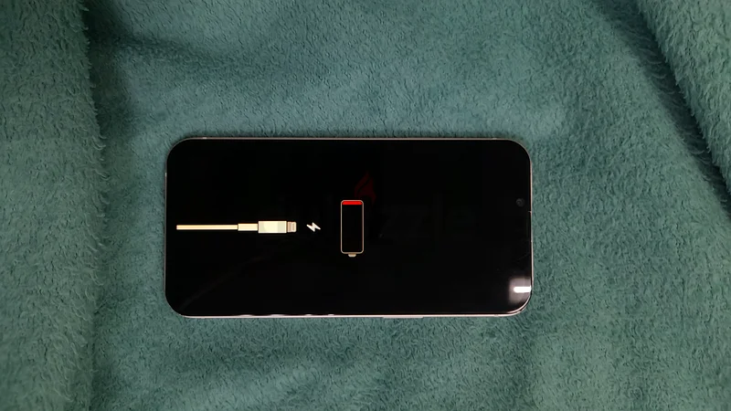 Apple iPhone 14 in good condition اخر سعر ٥٠٠63180846855042112