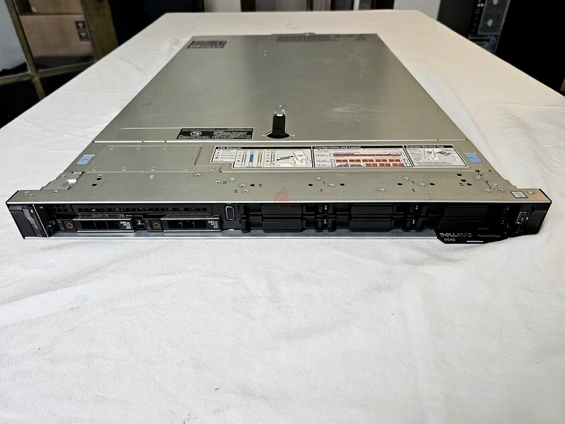 خادم ديل باور إيدج R640 بذاكرة رام 256 جيجابايت DDR4، معالجان إنتل زيون بلاتينوم (8160)، وسعة تخزين 4 تيرابايت من نوع SSD SATA63266083704321112
